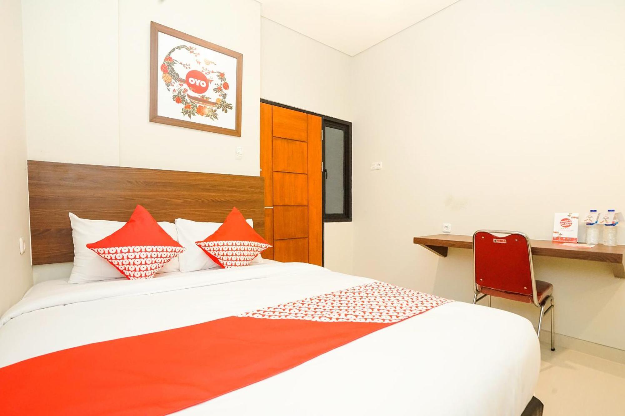 Super Oyo Capital O 449 The Colins Hotel Keputih Exterior foto