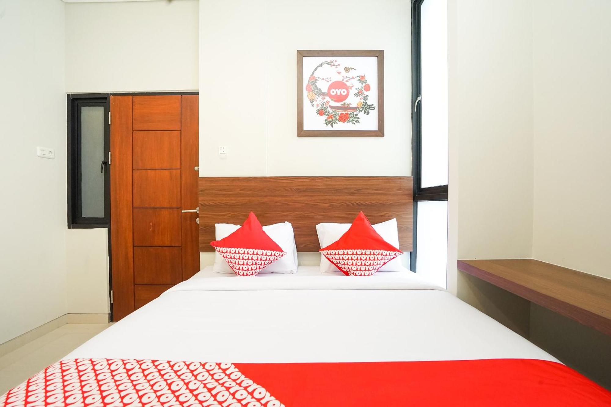Super Oyo Capital O 449 The Colins Hotel Keputih Exterior foto